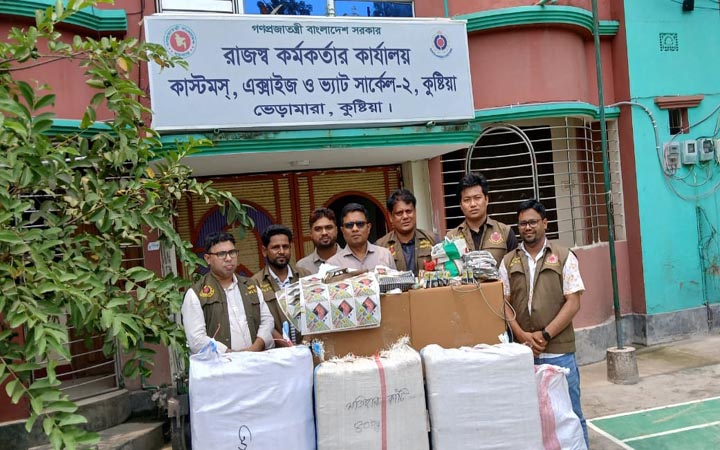 কুষ্টিয়ায় নকল বিড়িসহ বিভিন্ন উপকরণ জব্দ